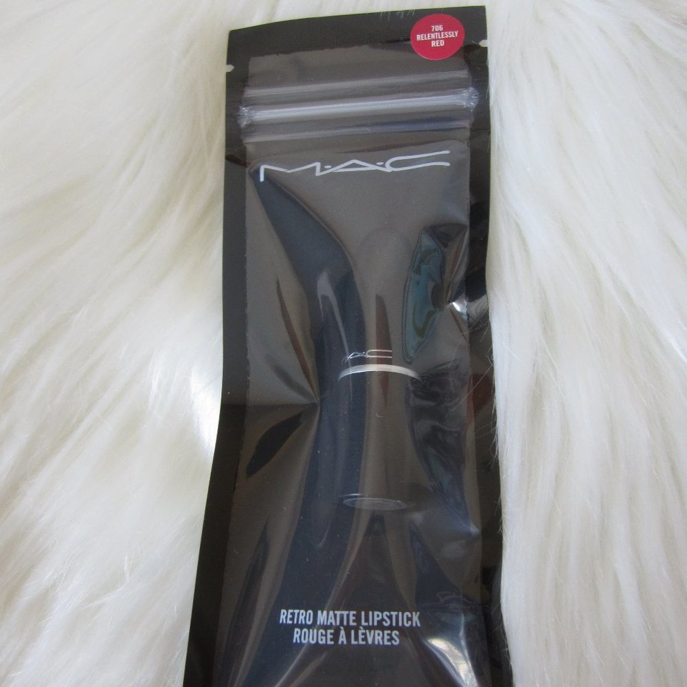 MAC Cosmetics retro matte lipstick Relentlessly Red travel mini